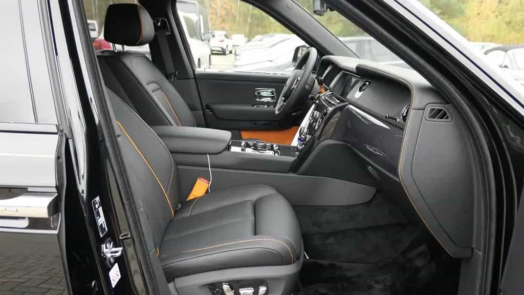 Rolls-Royce Cullinan Black Badge Bespoke/Starlight/MY2023 04/2023-photo-10