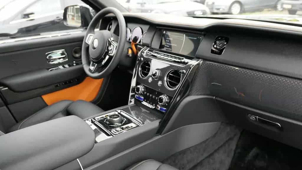 Rolls-Royce Cullinan Black Badge Bespoke/Starlight/MY2023 04/2023-photo-11