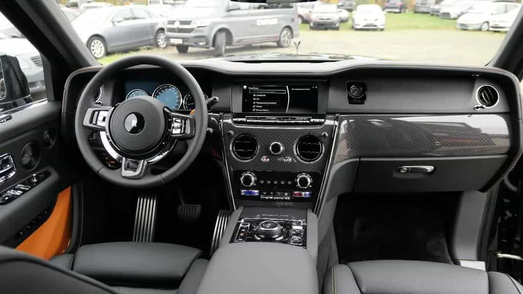 Rolls-Royce Cullinan Black Badge Bespoke/Starlight/MY2023 04/2023-photo-12