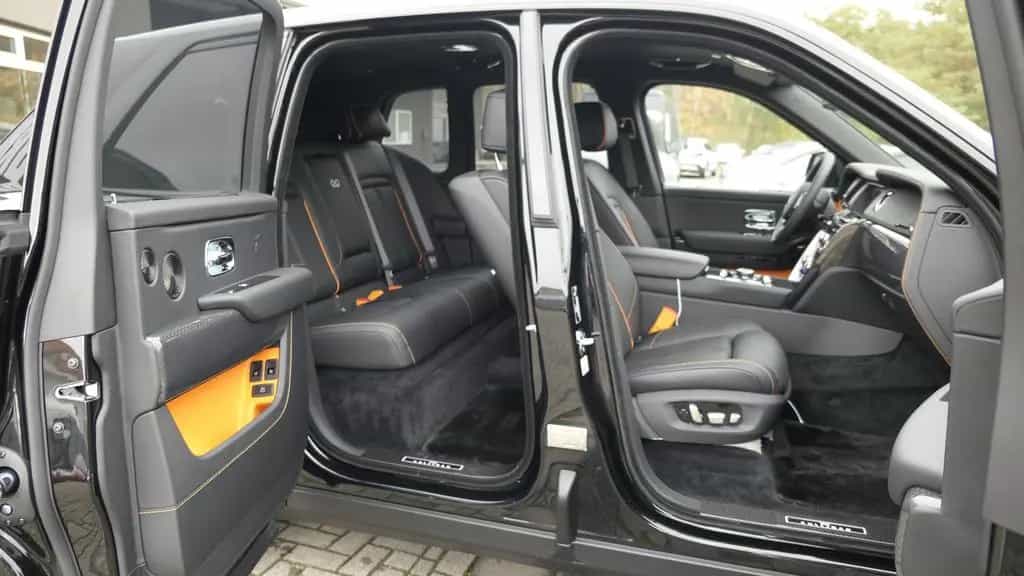 Rolls-Royce Cullinan Black Badge Bespoke/Starlight/MY2023 04/2023-photo-13