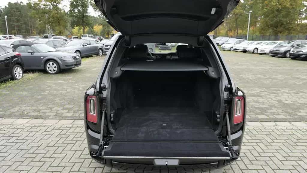 Rolls-Royce Cullinan Black Badge Bespoke/Starlight/MY2023 04/2023-photo-15