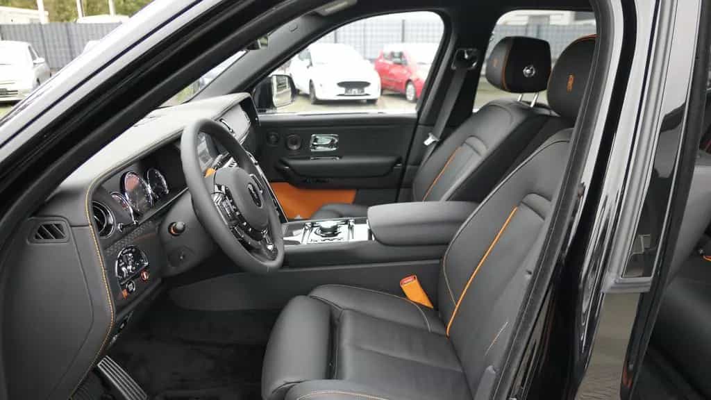Rolls-Royce Cullinan Black Badge Bespoke/Starlight/MY2023 04/2023-photo-17