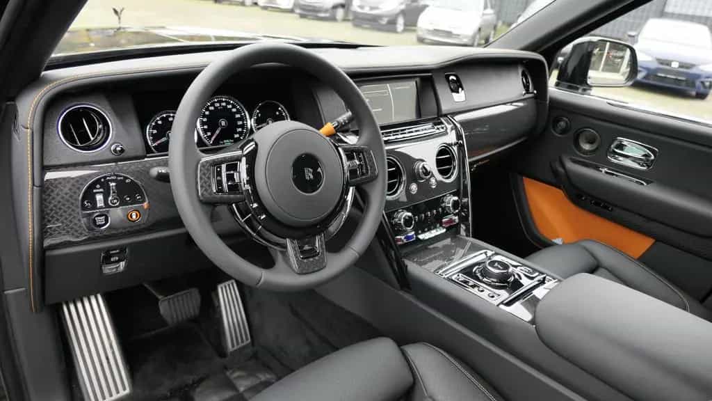 Rolls-Royce Cullinan Black Badge Bespoke/Starlight/MY2023 04/2023-photo-18