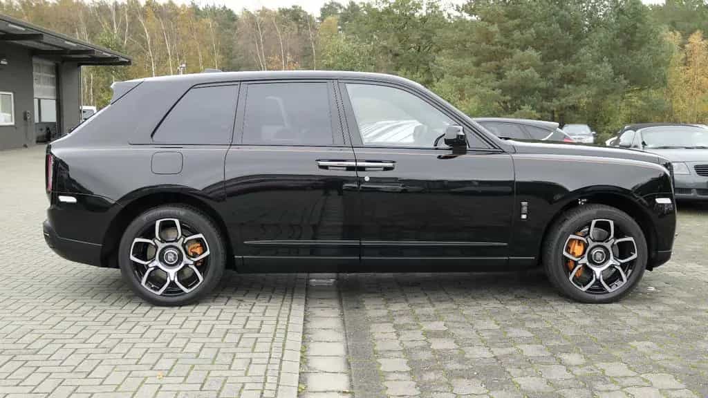 Rolls-Royce Cullinan Black Badge Bespoke/Starlight/MY2023 04/2023-photo-5