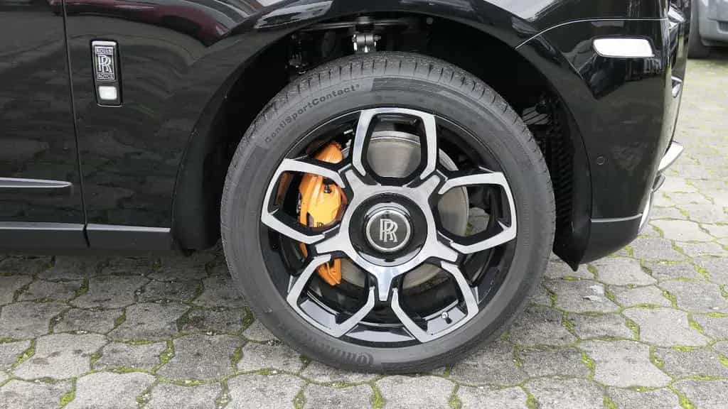 Rolls-Royce Cullinan Black Badge Bespoke/Starlight/MY2023 04/2023-photo-9