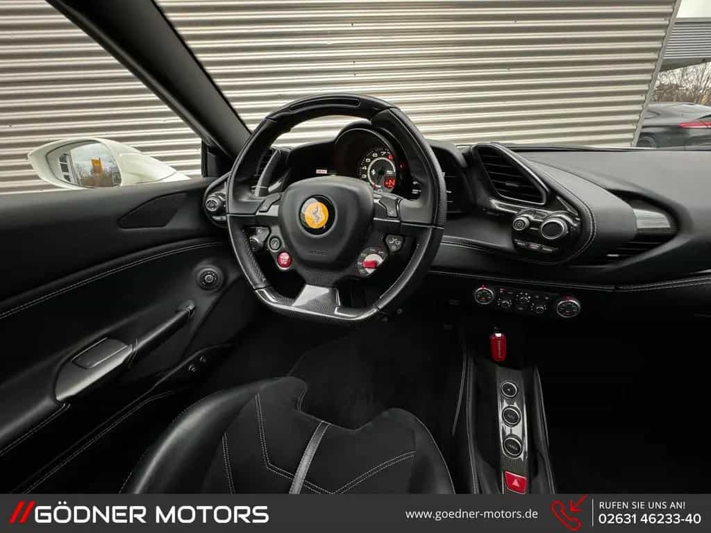 Ferrari 488 GTB DE-FZG/STEUER19%/KERAMIK/CARBON/RACIN... 01/2016-photo-6