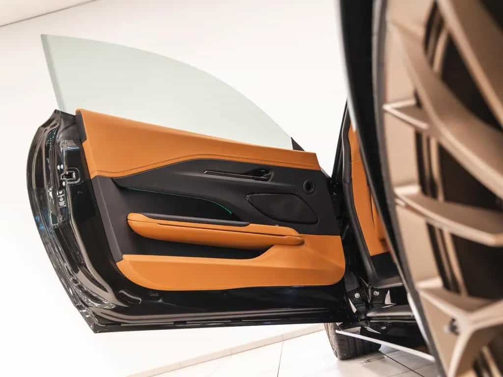 Aston Martin V8 Vantage Vantage Coupe | Minotaur Green / Oxford Tan | 01/2025-photo-12
