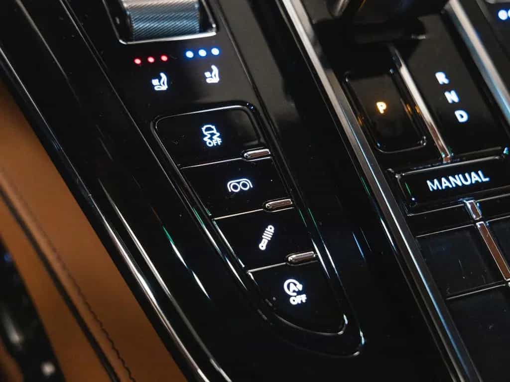 Aston Martin V8 Vantage Vantage Coupe | Minotaur Green / Oxford Tan | 01/2025-photo-16
