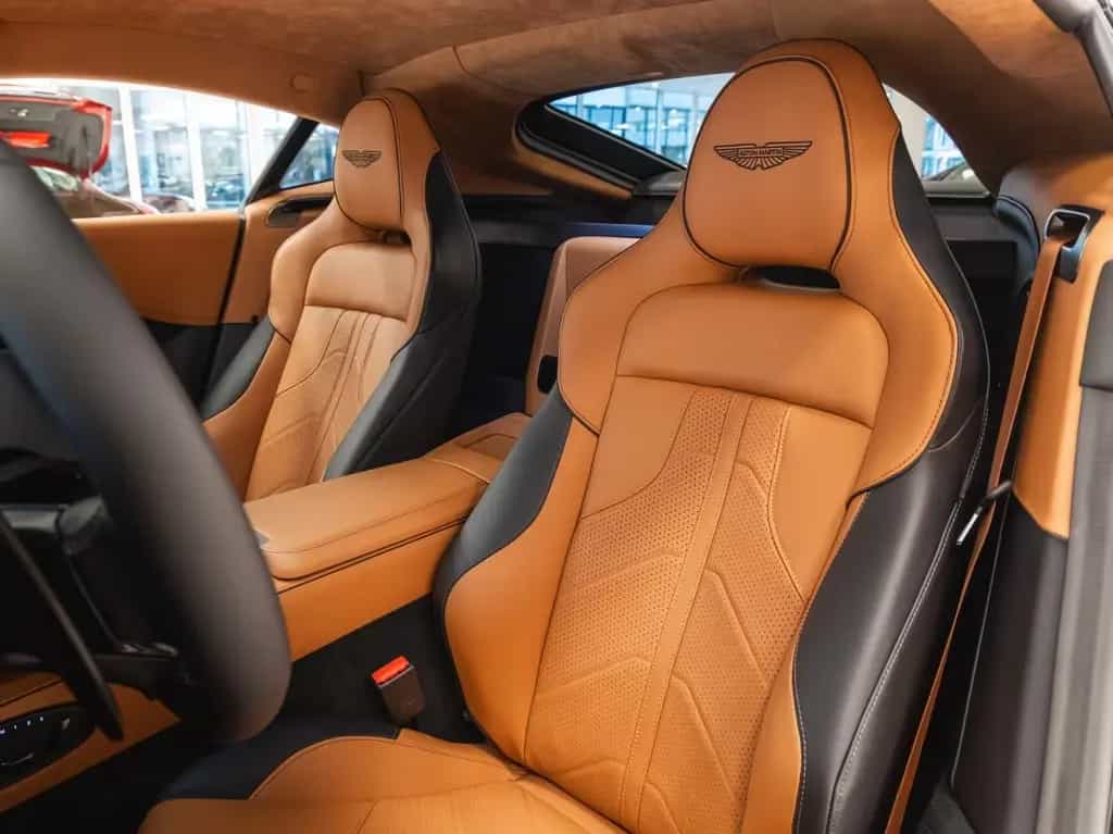 Aston Martin V8 Vantage Vantage Coupe | Minotaur Green / Oxford Tan | 01/2025-photo-4