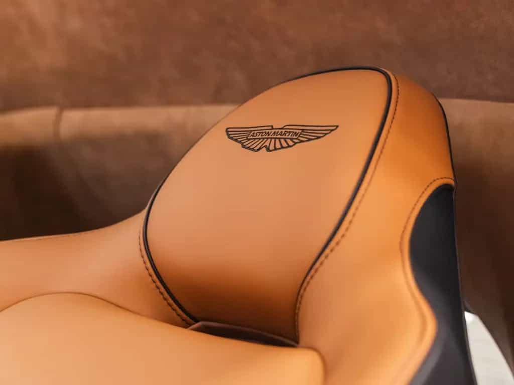 Aston Martin V8 Vantage Vantage Coupe | Minotaur Green / Oxford Tan | 01/2025-photo-5
