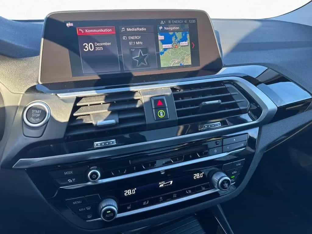 BMW X3 xDrive 20dA LivePl,LED,Pano,StHzg,Alu19,HUD 10/2020-photo-8