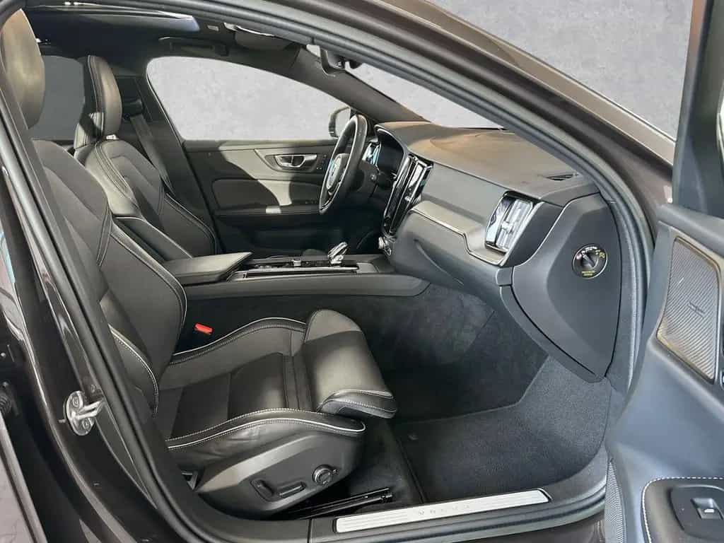 Volvo V60 B4 Diesel Plus Dark ACC/Schiebedach/360°/Sit 06/2022-photo-2