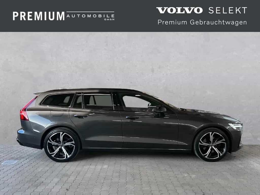 Volvo V60 B4 Diesel Plus Dark ACC/Schiebedach/360°/Sit 06/2022-photo-5