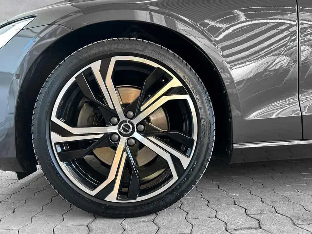 Volvo V60 B4 Diesel Plus Dark ACC/Schiebedach/360°/Sit 06/2022-photo-8