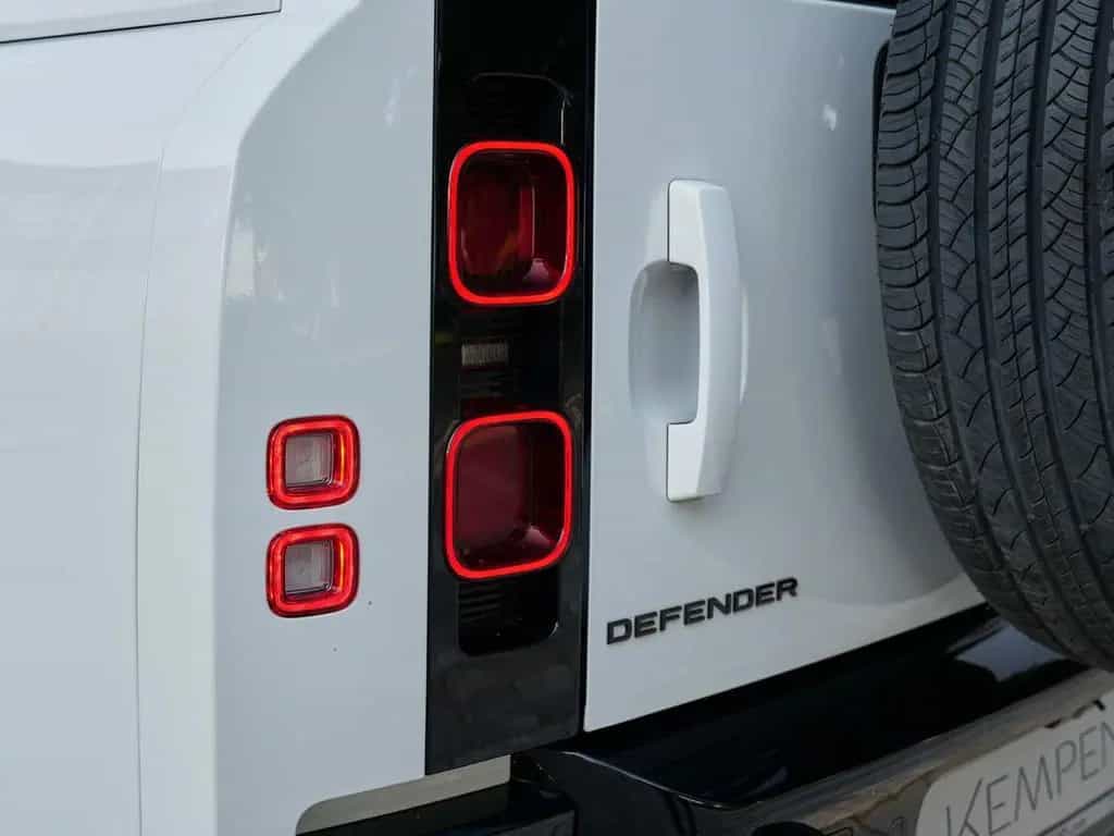 Land Rover Defender 90 X-Dynamic SE Black Pack Fuji White 07/2023-photo-11