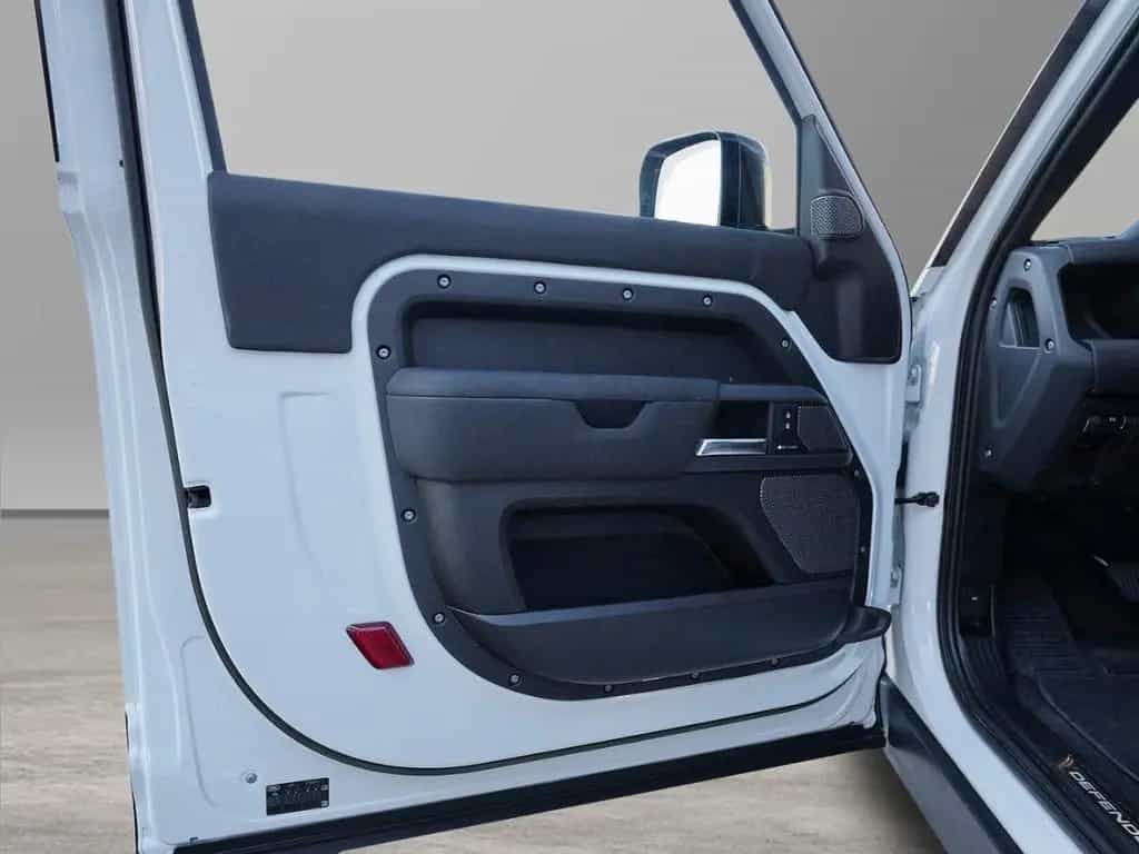Land Rover Defender 90 X-Dynamic SE Black Pack Fuji White 07/2023-photo-12