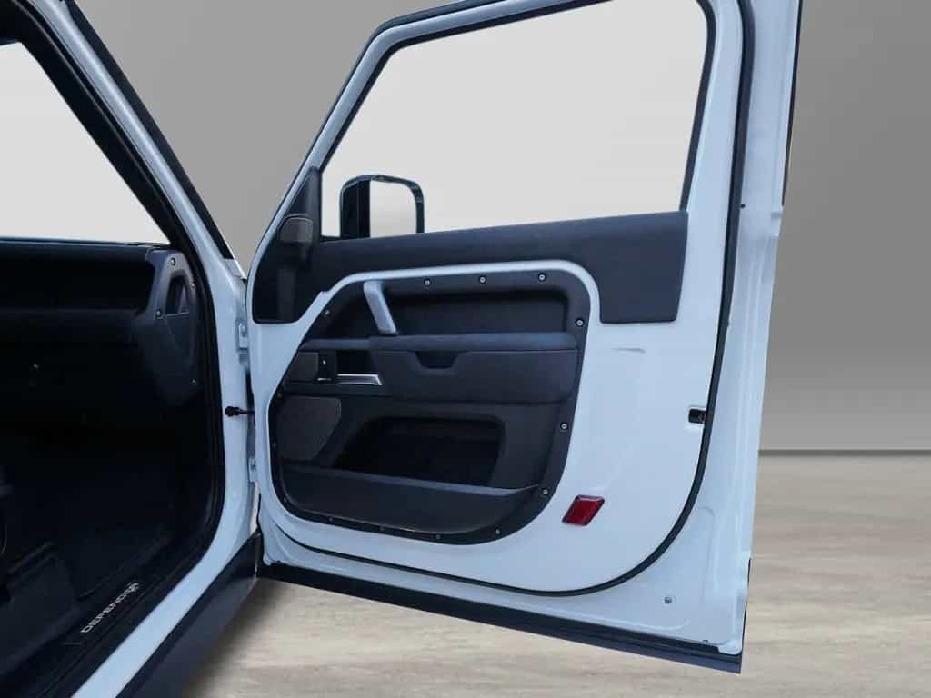 Land Rover Defender 90 X-Dynamic SE Black Pack Fuji White 07/2023-photo-22