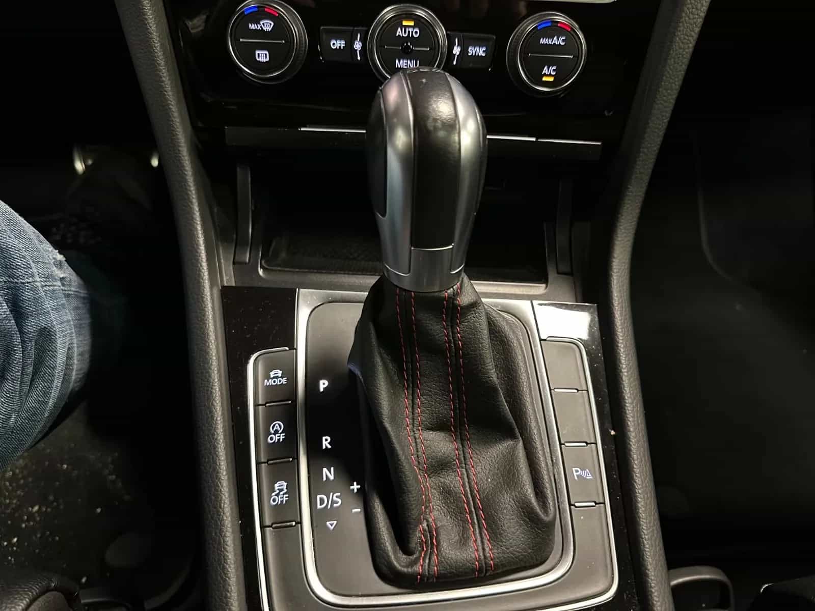 Volkswagen Golf 03/2018-photo-12