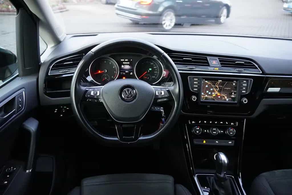 Volkswagen Touran 1.4 TSI DSG Highline LED ACC Standheizung 01/2017-photo-11