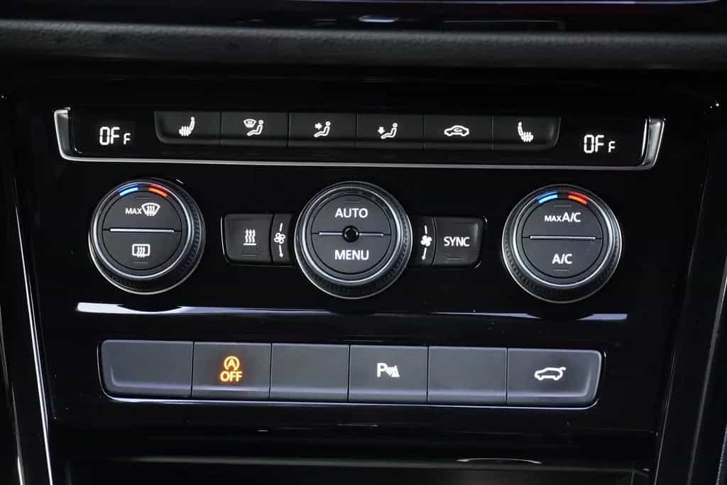 Volkswagen Touran 1.4 TSI DSG Highline LED ACC Standheizung 01/2017-photo-13
