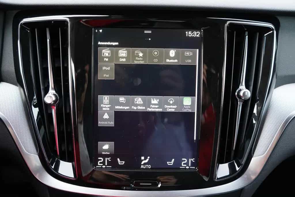 Volvo V60 Kombi 2.0 Inscription LED Navi Tempomat DAB 04/2020-photo-14