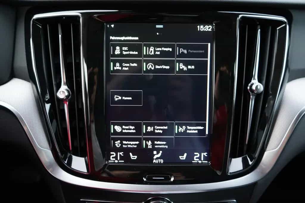 Volvo V60 Kombi 2.0 Inscription LED Navi Tempomat DAB 04/2020-photo-15