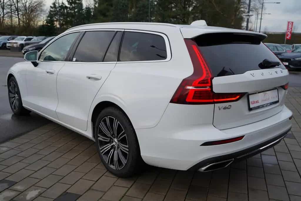 Volvo V60 Kombi 2.0 Inscription LED Navi Tempomat DAB 04/2020-photo-2
