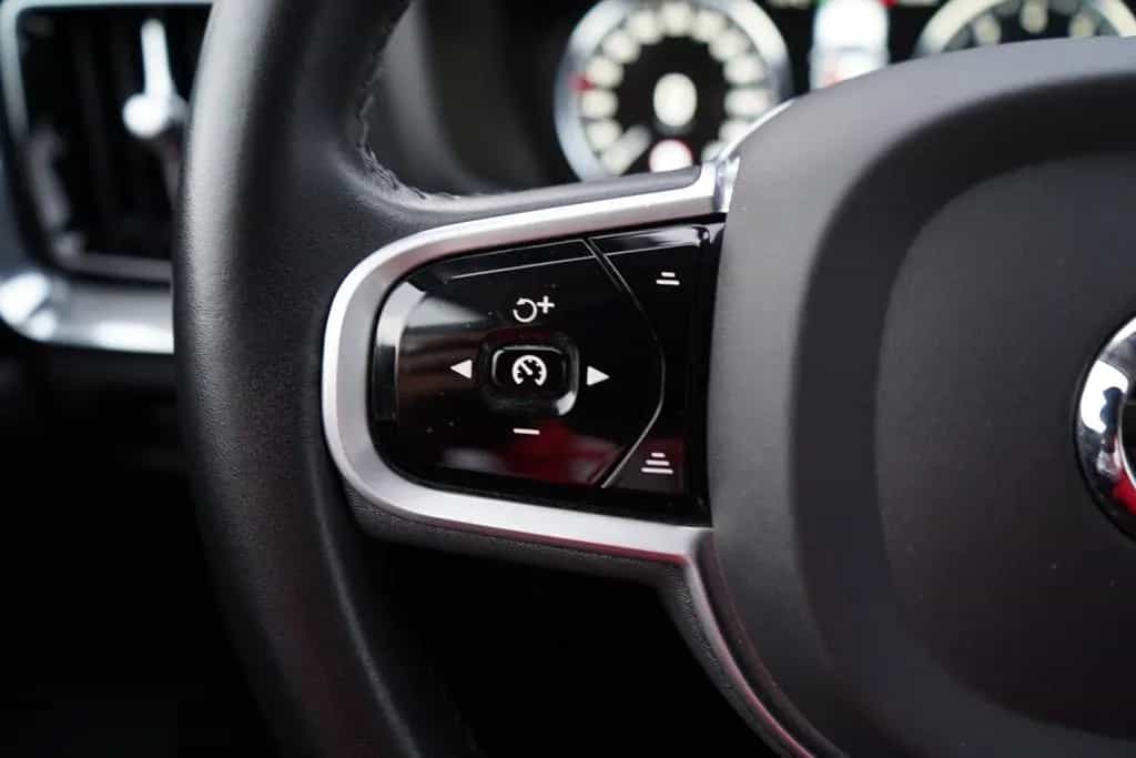 Volvo V60 Kombi 2.0 Inscription LED Navi Tempomat DAB 04/2020-photo-21