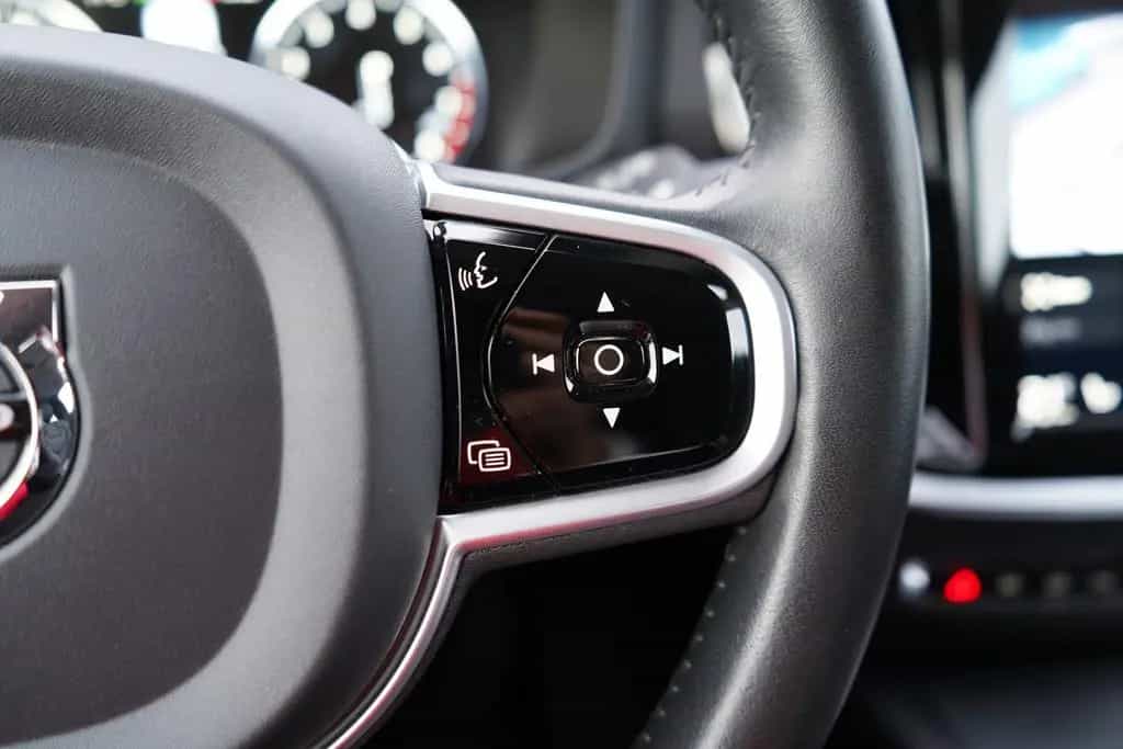 Volvo V60 Kombi 2.0 Inscription LED Navi Tempomat DAB 04/2020-photo-22