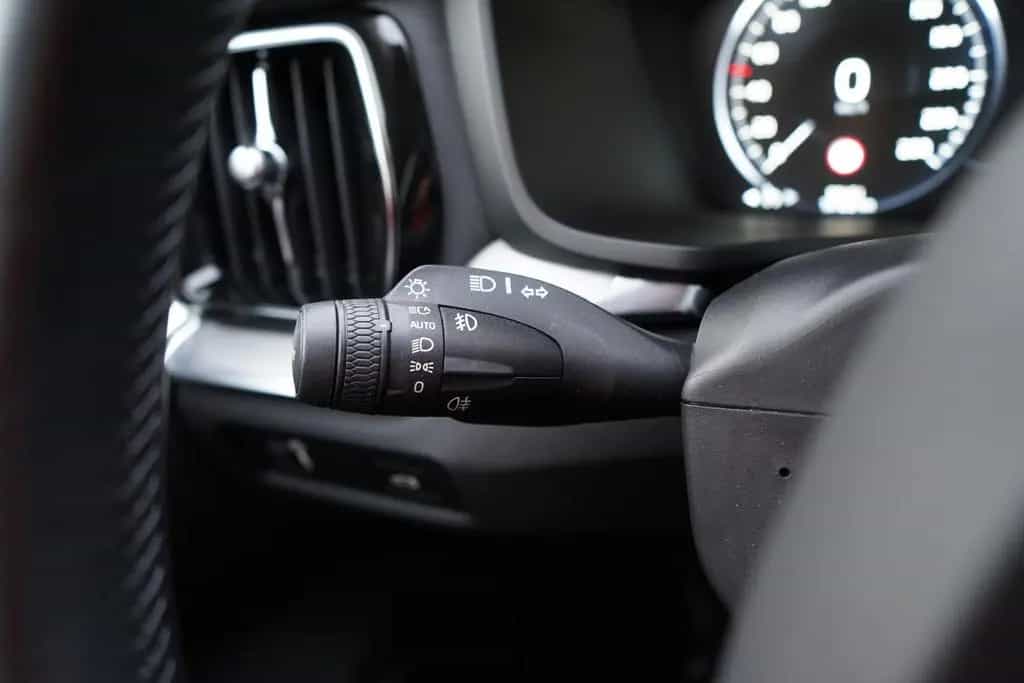 Volvo V60 Kombi 2.0 Inscription LED Navi Tempomat DAB 04/2020-photo-23