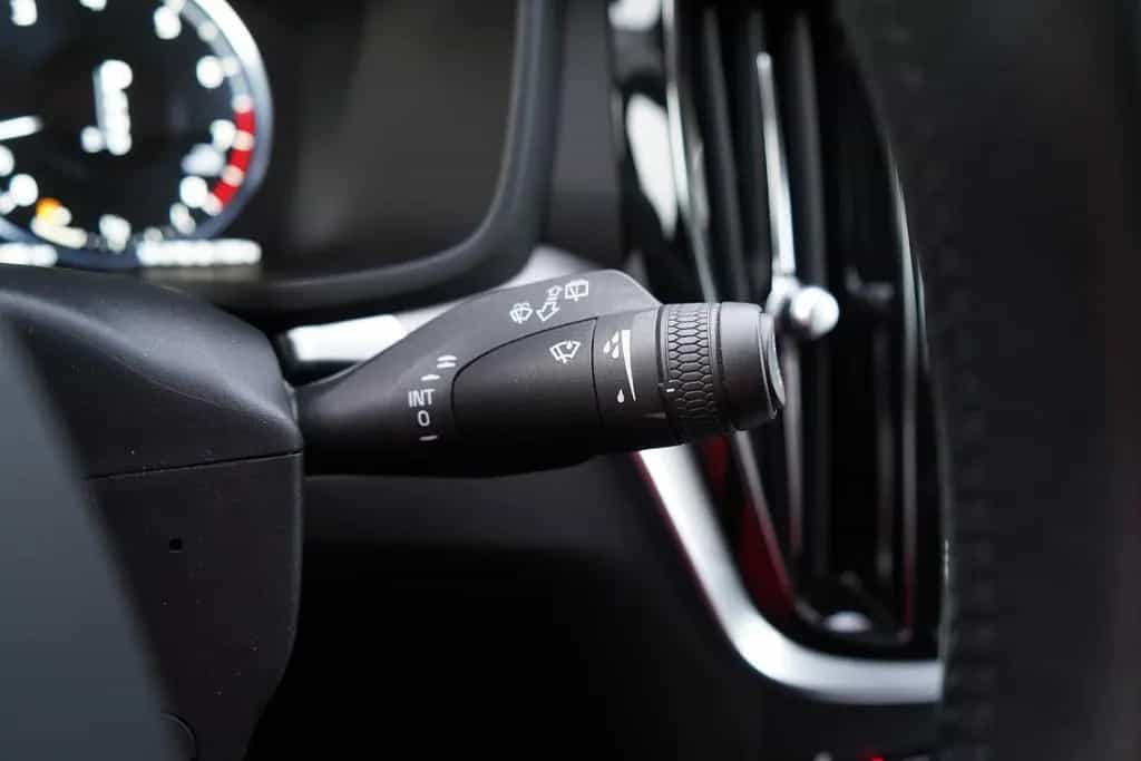 Volvo V60 Kombi 2.0 Inscription LED Navi Tempomat DAB 04/2020-photo-24