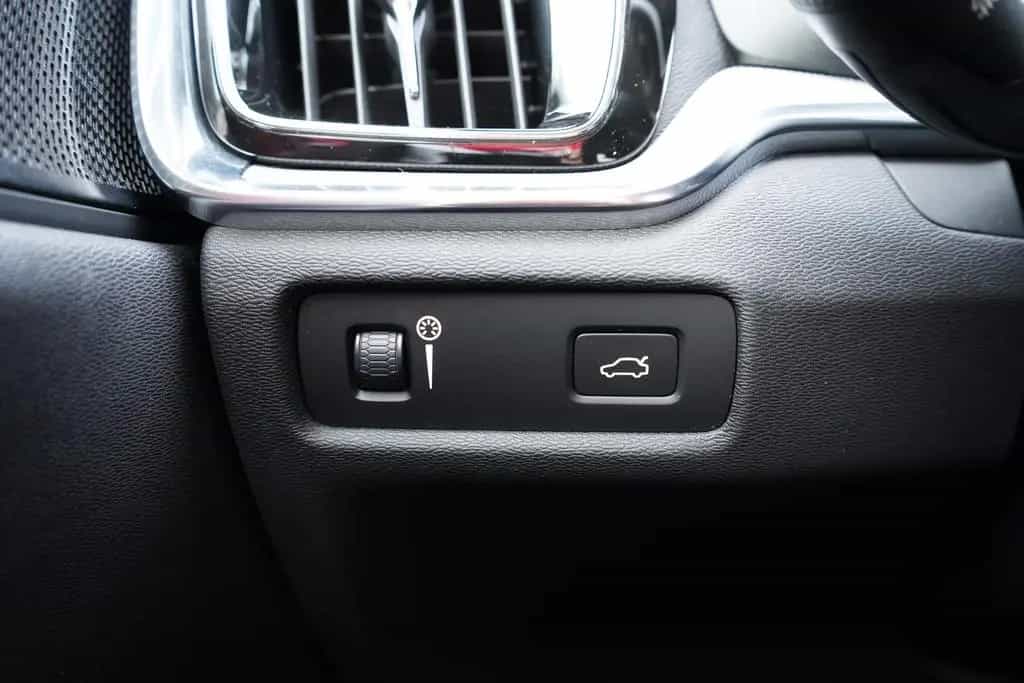 Volvo V60 Kombi 2.0 Inscription LED Navi Tempomat DAB 04/2020-photo-26