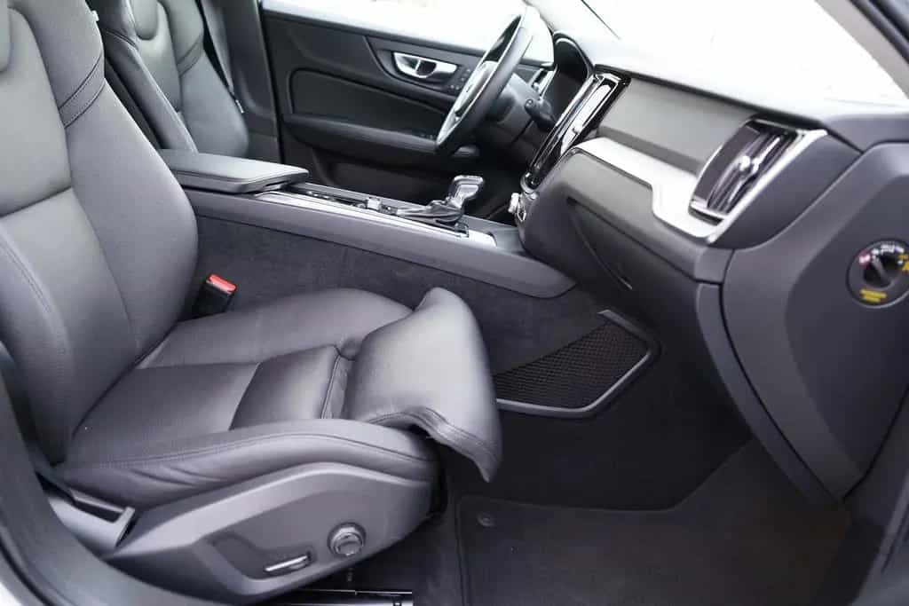 Volvo V60 Kombi 2.0 Inscription LED Navi Tempomat DAB 04/2020-photo-30