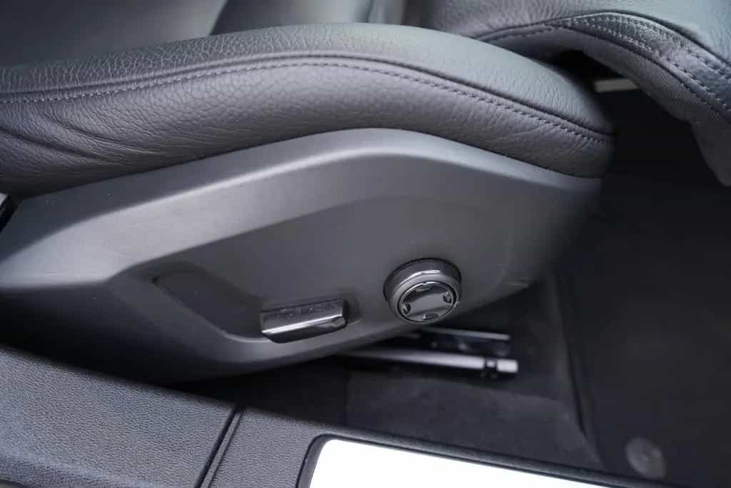 Volvo V60 Kombi 2.0 Inscription LED Navi Tempomat DAB 04/2020-photo-31