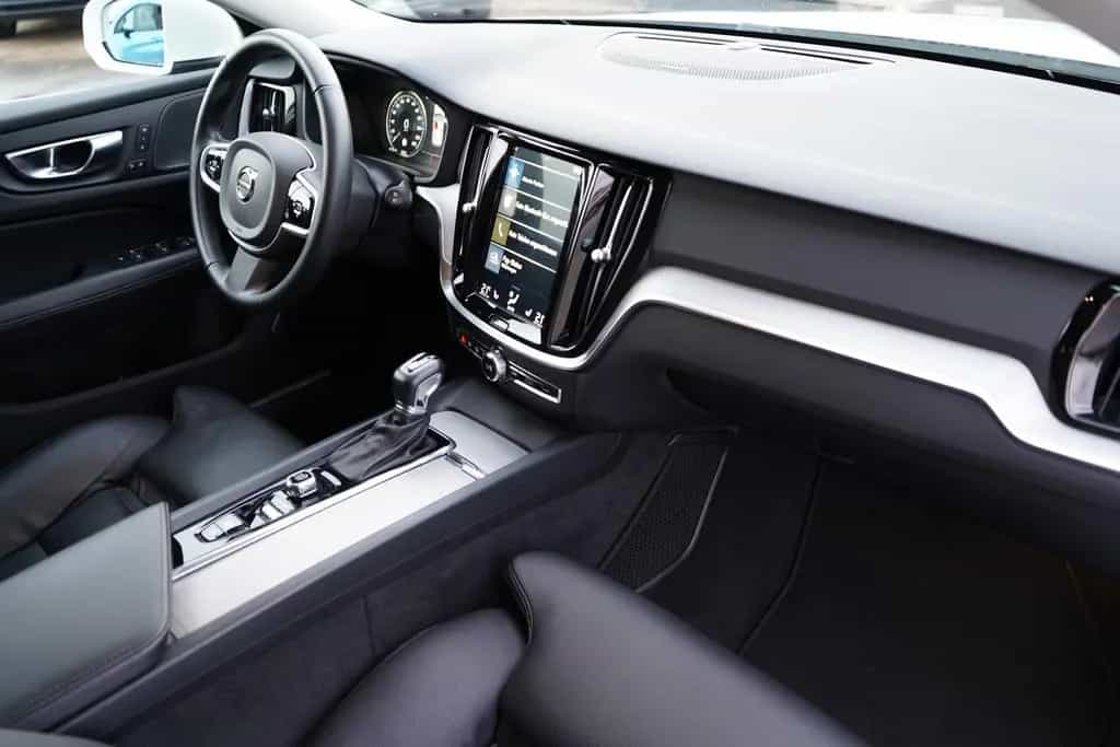 Volvo V60 Kombi 2.0 Inscription LED Navi Tempomat DAB 04/2020-photo-32