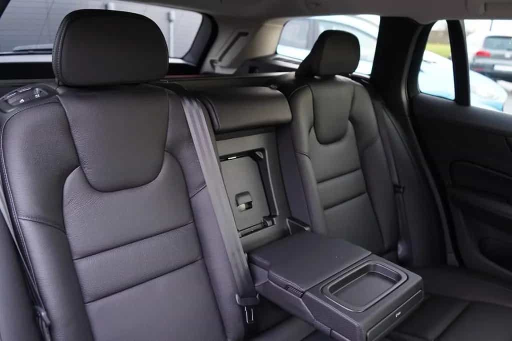 Volvo V60 Kombi 2.0 Inscription LED Navi Tempomat DAB 04/2020-photo-33