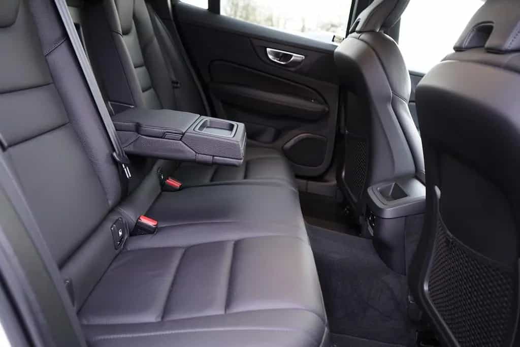 Volvo V60 Kombi 2.0 Inscription LED Navi Tempomat DAB 04/2020-photo-34