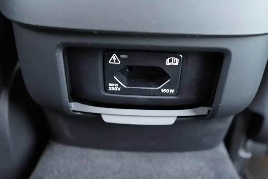 Volvo V60 Kombi 2.0 Inscription LED Navi Tempomat DAB 04/2020-photo-35