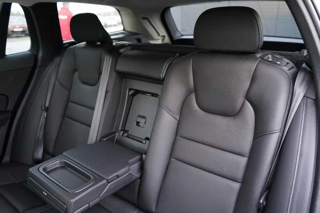 Volvo V60 Kombi 2.0 Inscription LED Navi Tempomat DAB 04/2020-photo-36