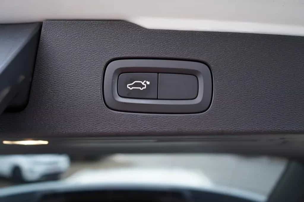 Volvo V60 Kombi 2.0 Inscription LED Navi Tempomat DAB 04/2020-photo-39