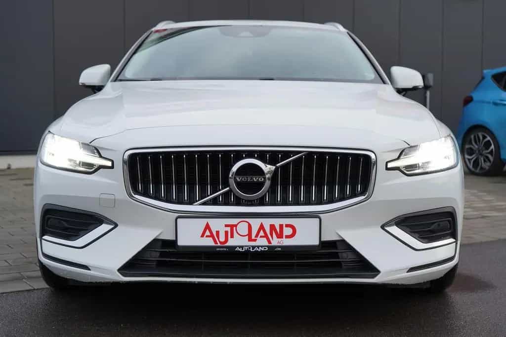 Volvo V60 Kombi 2.0 Inscription LED Navi Tempomat DAB 04/2020-photo-6