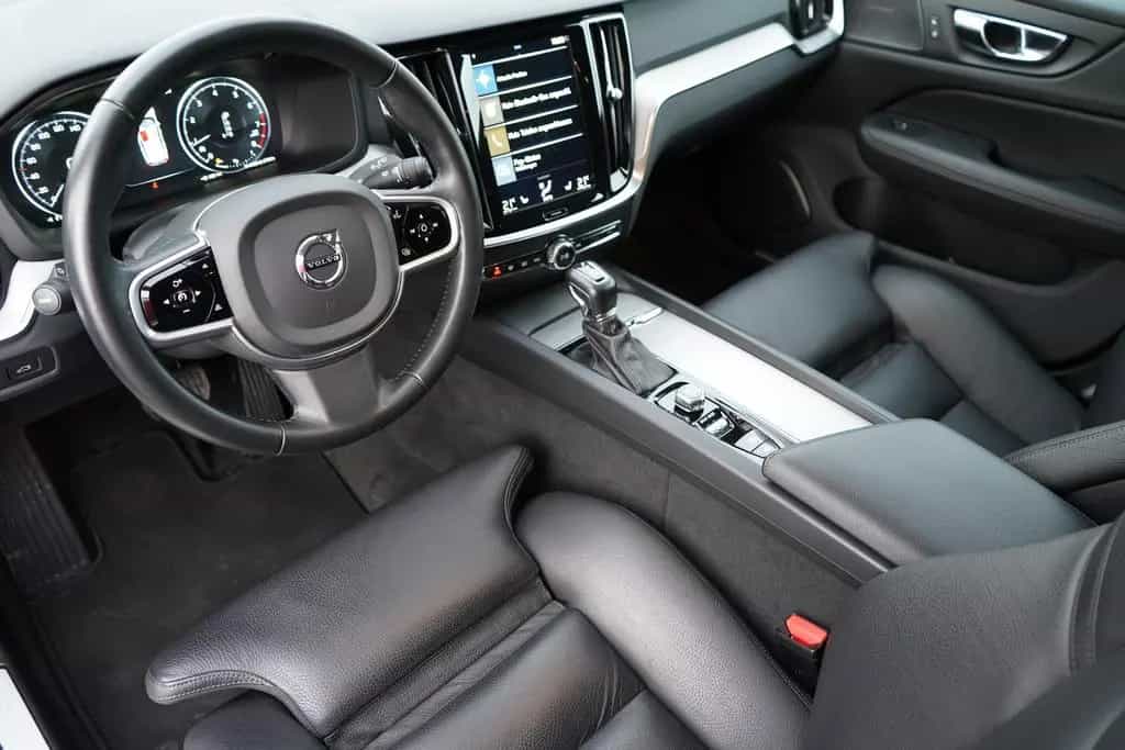 Volvo V60 Kombi 2.0 Inscription LED Navi Tempomat DAB 04/2020-photo-7