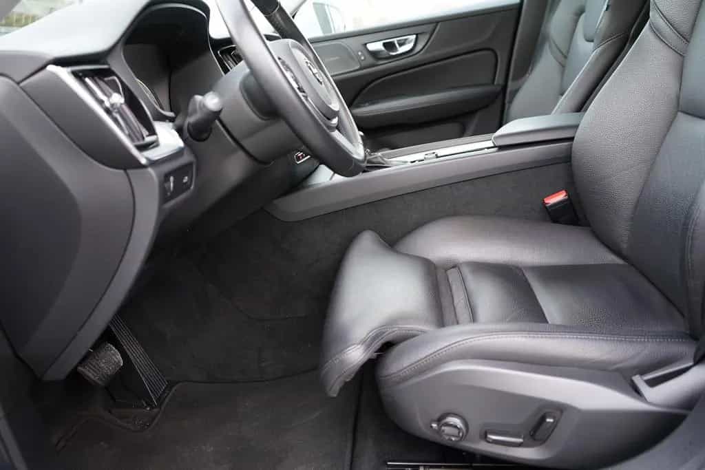 Volvo V60 Kombi 2.0 Inscription LED Navi Tempomat DAB 04/2020-photo-8