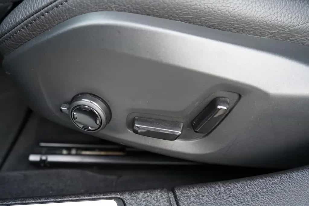 Volvo V60 Kombi 2.0 Inscription LED Navi Tempomat DAB 04/2020-photo-9