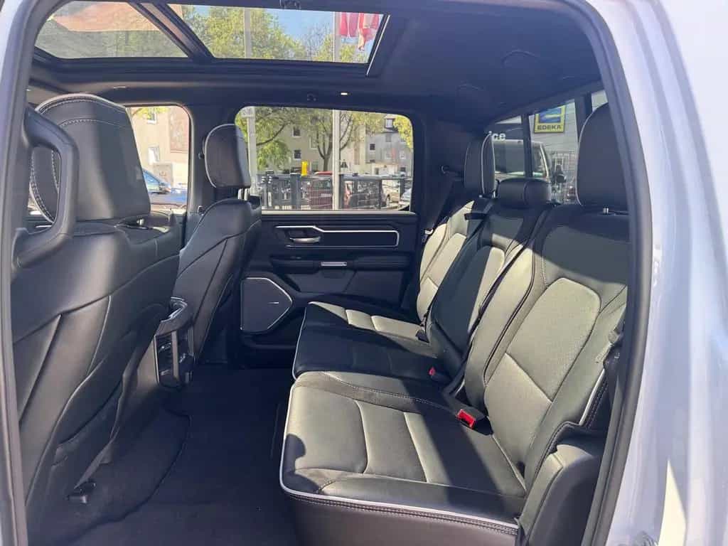 Dodge RAM Laramie Night + Luftfederung + elektr. Tritt 09/2025-photo-18