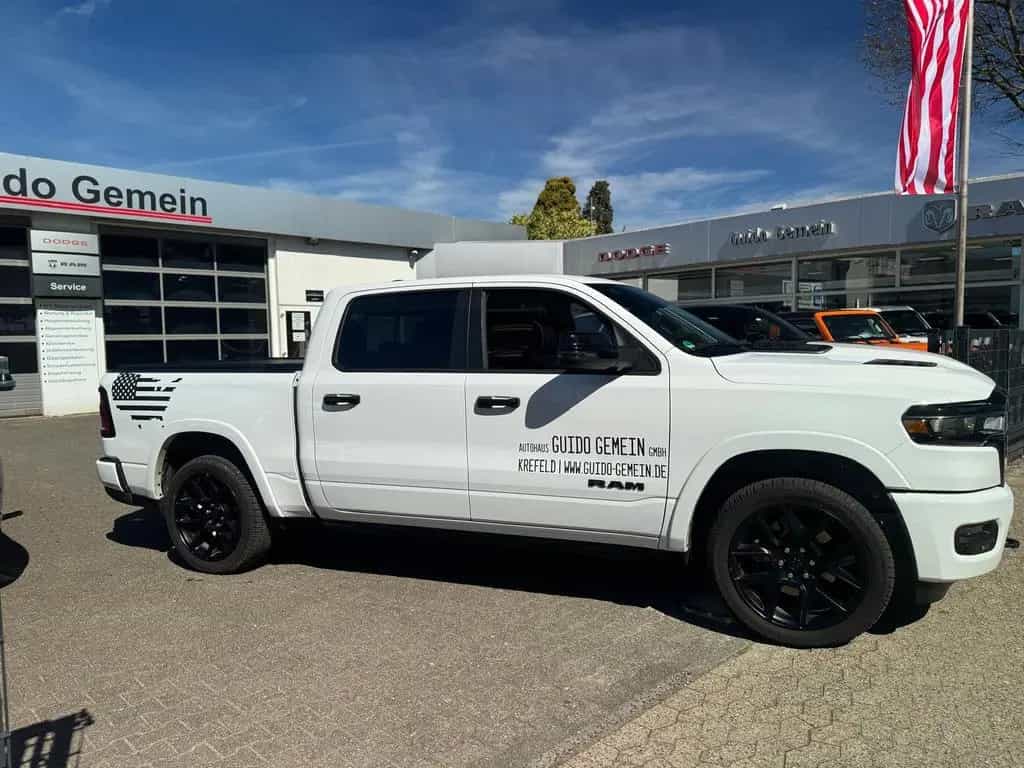 Dodge RAM Laramie Night + Luftfederung + elektr. Tritt 09/2025-photo-2