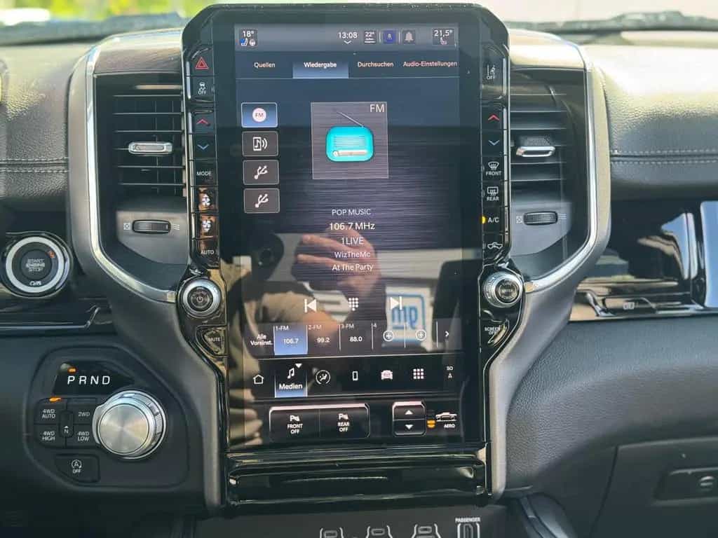 Dodge RAM Laramie Night + Luftfederung + elektr. Tritt 09/2025-photo-25