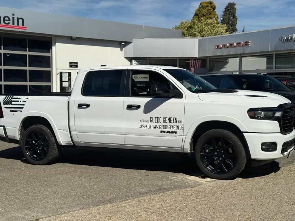 Dodge RAM Laramie Night + Luftfederung + elektr. Tritt 09/2025-photo-3