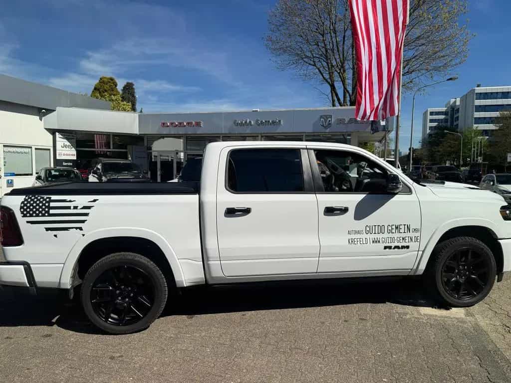 Dodge RAM Laramie Night + Luftfederung + elektr. Tritt 09/2025-photo-4