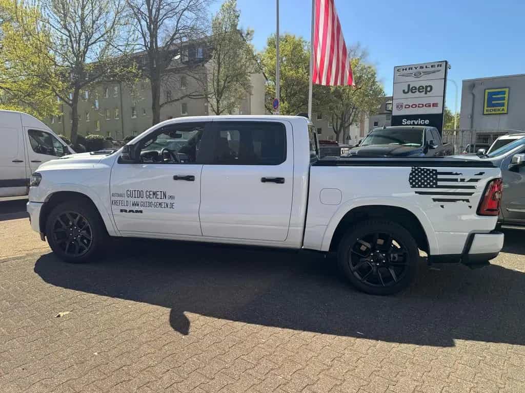 Dodge RAM Laramie Night + Luftfederung + elektr. Tritt 09/2025-photo-7